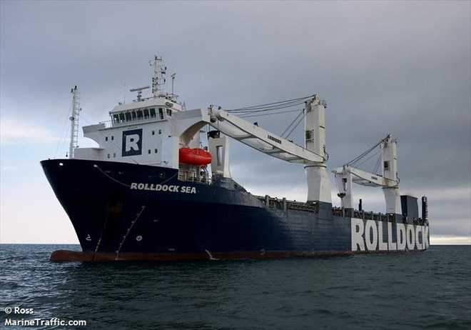 Tàu vận tải Roddock Sea chở theo tàu Kilo HQ 182 Hà Nội trên đường tới Cam Ranh. Ảnh: Marine Traffic