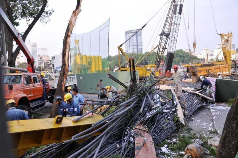 TP.HCM, cần cầu, đổ sập, khối sắt, quận 1, bảo tàng, thương vong