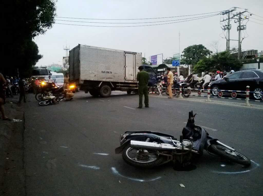 TP.HCM, tai nạn, tài xế, hành hung, công an, người thân nạn nhân, Tây Thạnh, quận Tân Phú