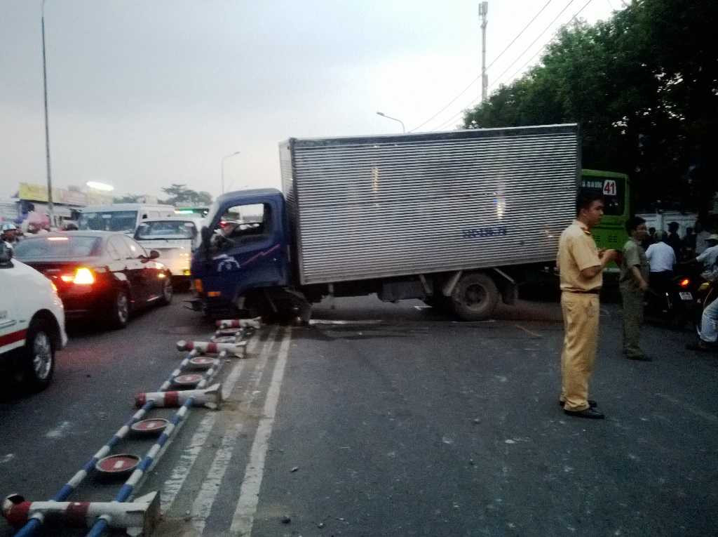 TP.HCM, tai nạn, tài xế, hành hung, công an, người thân nạn nhân, Tây Thạnh, quận Tân Phú