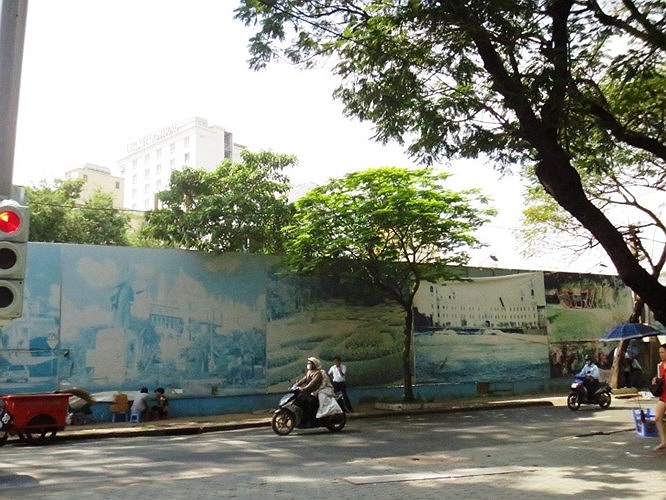 Trước đó, đầu năm 2009, lý do dự án này chưa khởi công được vì xảy ra 'lùm xùm' quanh việc đền bù cho các hộ dân không thỏa đáng.