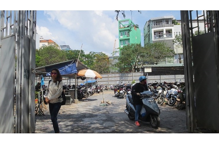 Hiện khu 'đất vàng' này đang được tận dụng làm bãi gửi xe còn tòa tháp hoành tráng SJC Tower không biết đến khi nào mới hình thành.