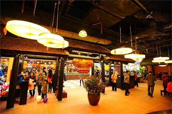 Ngoài đại siêu thị Ocean Mart (rộng hơn 11.500 m2), Vincom Mega Mall Times City còn có khu ẩm thực rộng 15.000 m2.