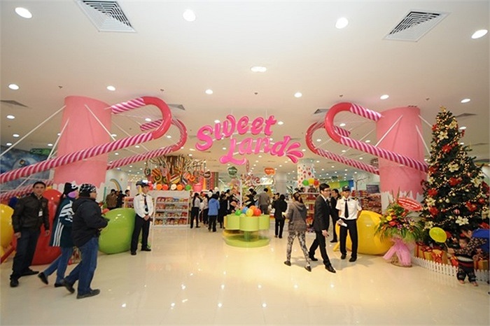 Ngoài ra, tại Vincom Mega Mall Times City còn có Khu giải trí giáo dục trẻ em VinKE, VinKC kết hợp giữa vui chơi, giải trí, giáo dục cho trẻ em với những không gian độc đáo như. Trong ảnh là 'Nhà kẹo' tại VinKC.