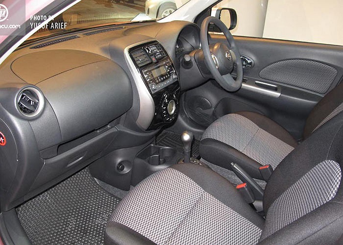 Khi sử dụng động cơ 1,5 lít, Nissan March 2014 có thể sản sinh công suất tối đa 78 mã lực tại 6.000 vòng/phút và mô-men xoắn cực đại 106 Nm tại 4.400 vòng/phút. 