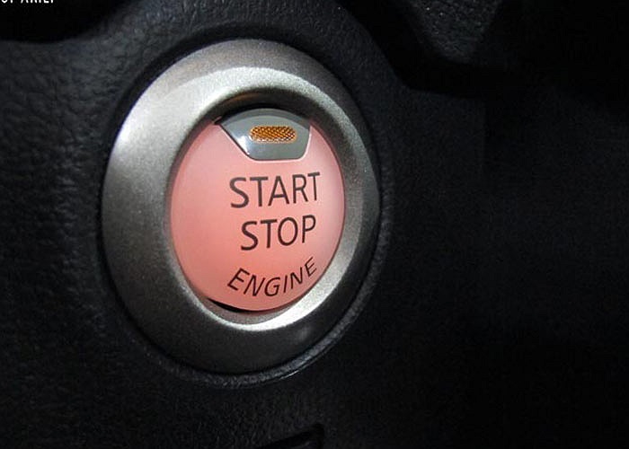 Phiên bản 1.5 được trang bị khởi động Start/Stop, cụm cảm ứng hỗ trợ đỗ xe bên cạnh trang bị tiêu chuẩn như ABS, 2 túi khí.... 