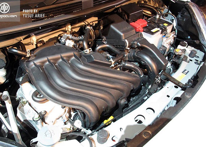 Giá bán của Nissan March 2014 phiên bản 1.5 là 181 triệu Rupiah tương đương 16.357 USD cho số sàn và 191 triệu Rupiah, xấp xỉ 17.260 USD cho số tự động.