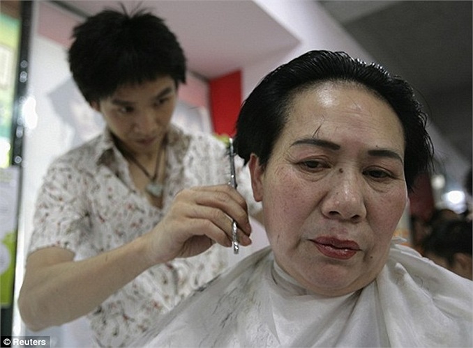 Tuy nhiên, bất chấp sự can ngăn, bà vẫn quyết tâm theo đuổi nghề.