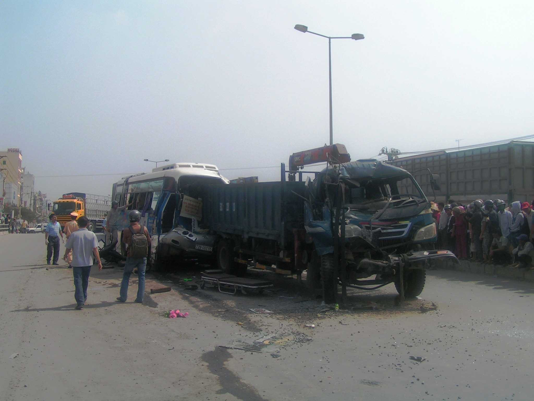 Đồng Nai, cưa, PCCC, tai nạn liên hoàn, xe khách, thương vong