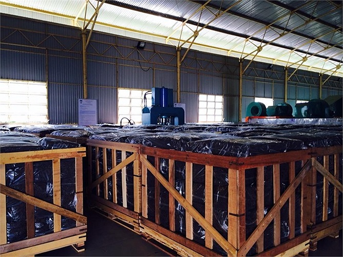 Cao su đen của nhà máy chế biến mủ cao su Hoàng Anh Attapeu được tư vấn từ các khách hàng chuyên sản xuất lốp ô tô như Michelin (Pháp), Dunlop và Bridgestone (Nhật Bản).