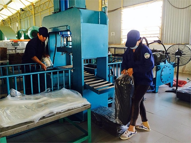 Tổng số tiền mà bầu Đức đầu tư tại Lào lên đã lên đến 1 tỷ USD. Với những gì bầu Đức cùng tập đoàn HAGL đã và đang làm đã đổi thay bộ mặt của tỉnh Attapeu nói riêng và đất nước Lào nói chung. Hiện nay, GDP của Attapeu đã tăng khoảng 300% so với năm 2008 khi bầu Đức có mặt tại đây để tìm kiếm cơ hội đầu tư.