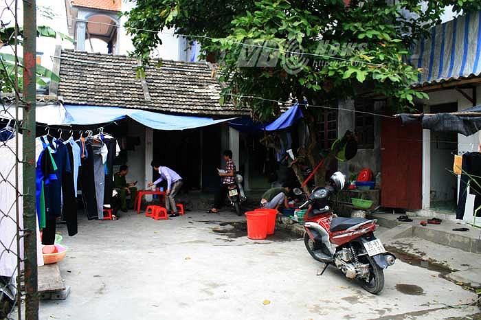 'Ký túc xá' của học viên Lô Hội nằm nép mình bên những căn nhà cao tầng tại thành phố Ninh Bình