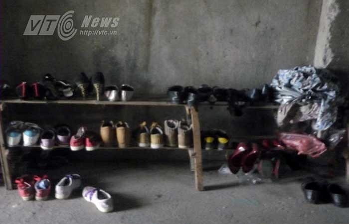 Giầy dép được xếp ngăn nắp