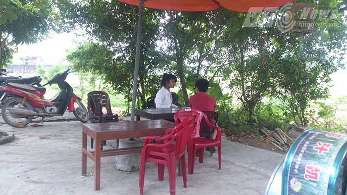 Không thích học thì ra quán nước ngồi 'chém gió'