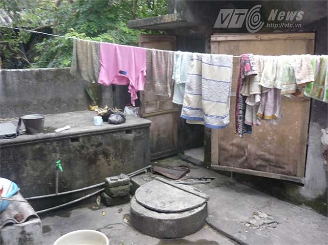 'Khu liên hợp' giếng, bể nước, nhà tắm...