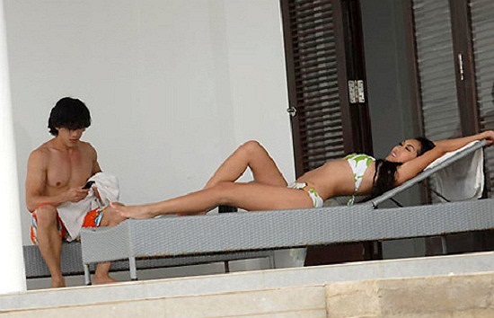 Phi Thanh Vân trong 'Những cô nàng độc thân làm mẹ'. Sở hữu số đo ba vòng 80 – 60 – 88 cm, Phi Thanh Vân thường được đạo diễn giao những vai gợi cảm. Theo Khampha.vn