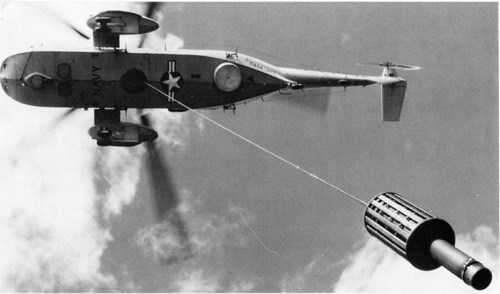  Một thiết bị thủy âm phát hiện tàu ngầm gắn trên trực thăng săn ngầm của Mỹ