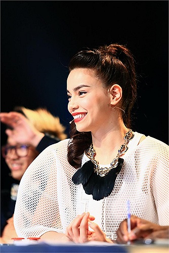 Vẻ đẹp tinh khôi của bà mẹ một con Hồ Ngọc Hà.