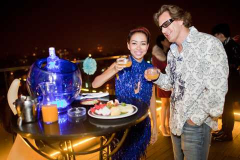 Thảo Trang gợi cảm mừng sinh nhật bên bạn trai Tây