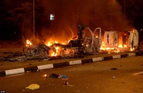 singapore bạo động