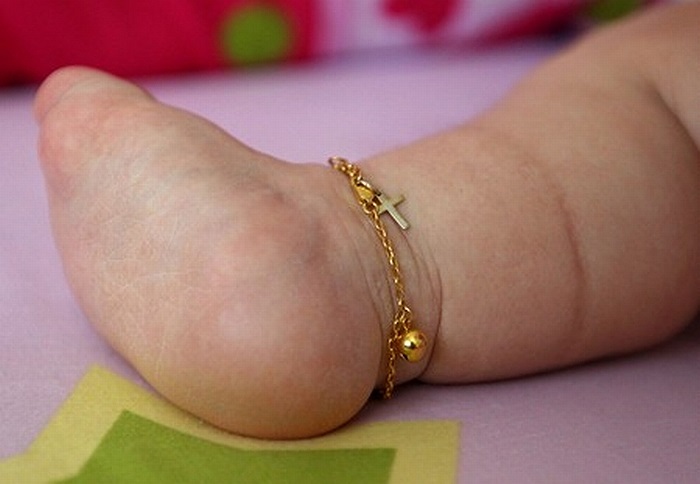 Đôi chân nhỏ nhắn dễ thương như của cô bé 1 tuổi.