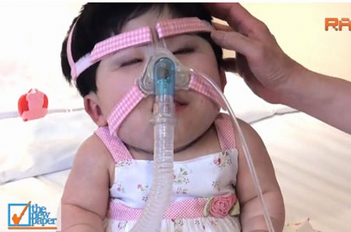 Đây là đứa con đầu lòng của cặp vợ chồng Teo Qi Kuang và Florence Chew.