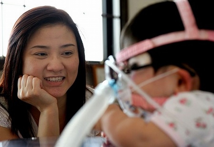 Em phải nhập viện khi mới 4 tháng tuổi vì có dấu hiệu thở khò khè, một tình trạng có thể do dây thanh quản bị thu hẹp.