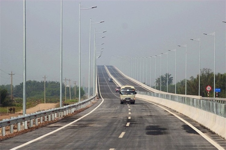 Đoạn cao tốc này chỉ cho ô tô khách và ô tô tải dưới 10 tấn lưu thông. 