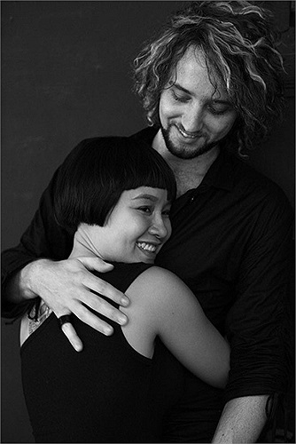 Dễ dàng nhận thấy, khi ở bên chồng, Mai Khôi như tìm được chỗ dựa vững chắc. Cặp đôi vừa tổ chức đám cưới năm ngoái sau 3 năm hẹn hò. (Theo Zing.vn)