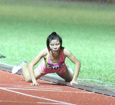 Rơi nước mắt nỗ lực đến tận cùng của nữ VĐV Việt Nam