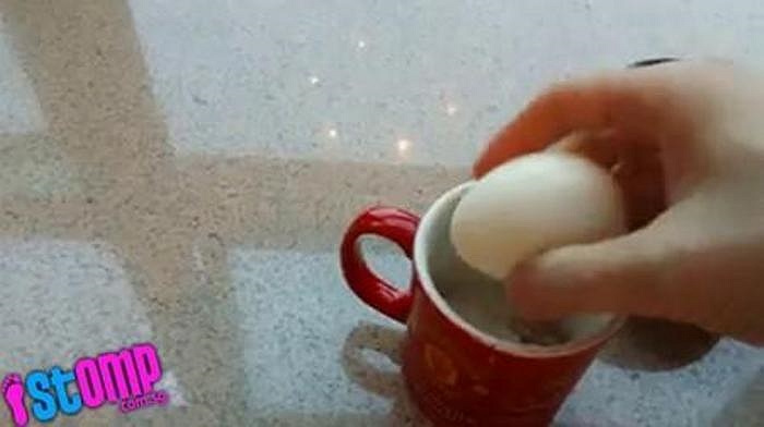 Và kết quả sau cùng là đây, quả trứng gà giờ đã hoàn toàn lột xác.