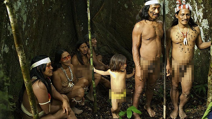 Trong Công viên Quốc gia Yasuni ở Ecuador có một bộ tộc ít người, sống hoàn toàn hoang dã như thời nguyên thủy.