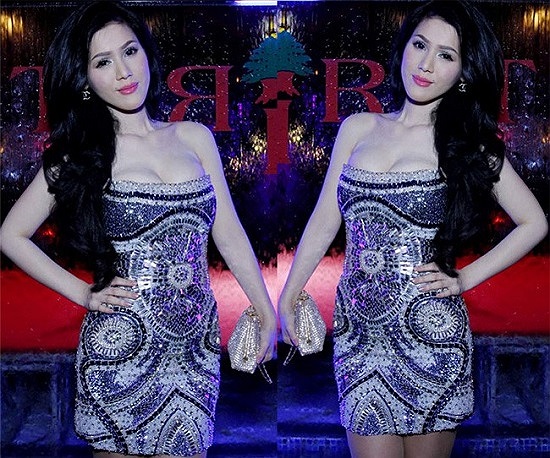 Không chỉ có vòng mông nhọn hoắt, Đinh Phương Ánh còn sở hữu khuôn ngực đơ cứng vẹo vọ. Trong những trang phục sexy, điều này thể hiện rất rõ. 