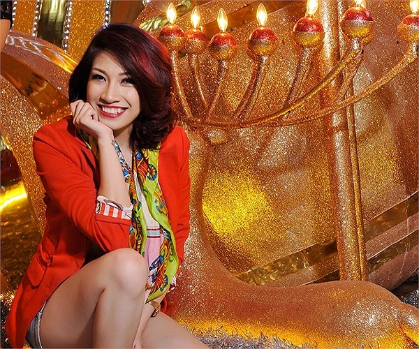 Pha Lê rạng rỡ, xinh đẹp.