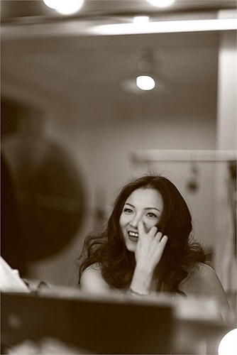 Thủy Top ngày càng xinh đẹp, đằm thắm.