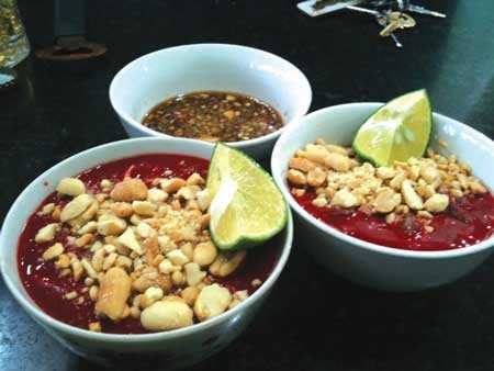 Kinh hoàng tiết canh vịt lẫn lộn với… phân