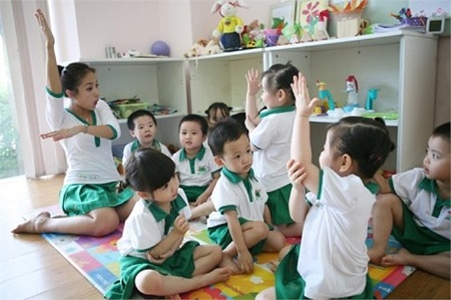 Trường mầm non quốc tế của Vân Hugo được chia thành 5 cấp bậc cho trẻ ở các lứa tuổi từ 1-6. Học phí của trường cũng khá 'chát' khi đặt lên bàn cân so sánh cùng các trường công lập trong khu vực Hà Nội. 