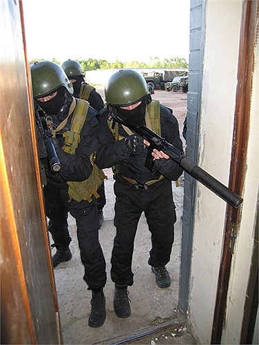 AEK-919K có thiết kế dựa trên khẩu súng tiểu liên Steyr MPi-69 của Áo