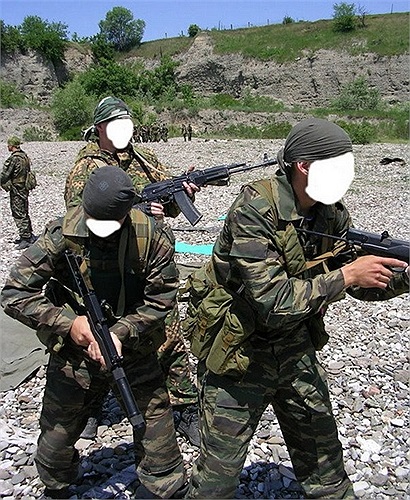 АЕK-919K Kashtan được sử dụng một cách hạn chế trong các lực lượng đặc nhiêm Nga, quân đội và thi hành công vụ