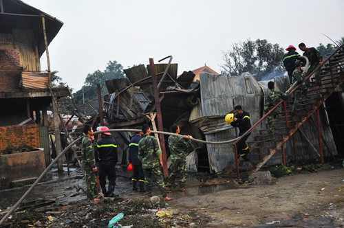 Chưa tìm thấy cháu bé trong vụ cháy ở khu đô thị