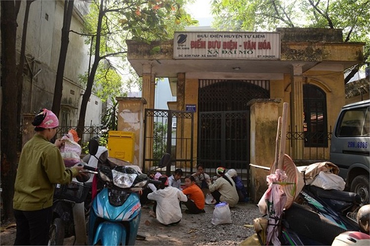 Nghe tin địa phương trở thành quận, người dân nơi đây nửa mừng nửa lo. Việc chuyển đổi từ ngoại thành thành nội thị, thuế và các khoản phí khác đều tăng, giá điện giá nước, giá dịch vụ công tăng liệu thu nhập của họ có được cải thiện?