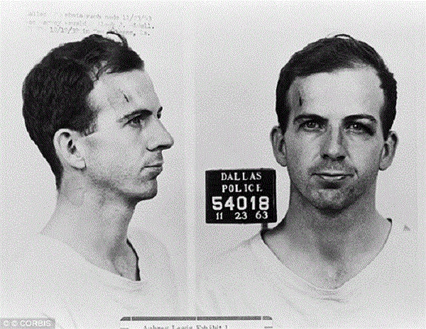 Chân dung sát thủ Lee Harvey Oswald, y đã bị bắn chết sau đó