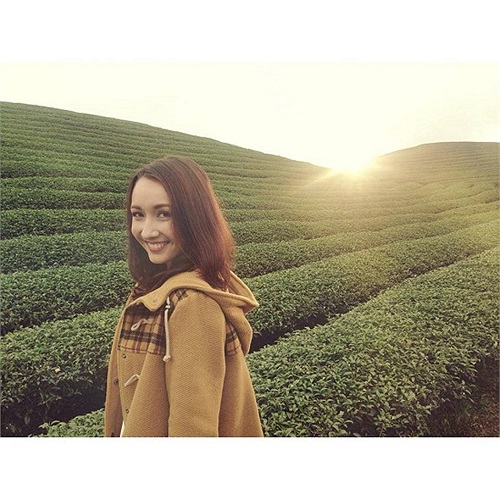 Anna Trương đẹp trong sáng.