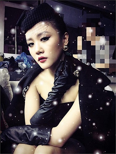 Văn Mai Hương già nua với kiểu trang phục này.