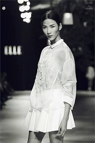 Hoàng Thùy gầy và thiếu sức sống.