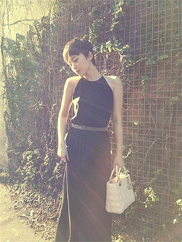 Trang phục Tóc Tiên chọn thường ngày cũng theo phong cách này.