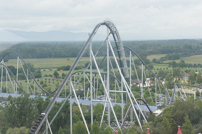 Silver Star ở công viên Europa, nước Đức cao 73 mét, tốc độ 127 km/h thuộc hạng rợn tóc gáy và cao nhất châu Âu. Ngoài ra, thiết kế của nó xứng đáng là một tác phẩm nghệ thuật bậc nhất sau tàu lượn Disneyland của Paris. 