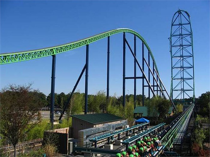 Kingda Ka nằm trong công viên Six Flags Great Adventure tại Jackson Township, New Jersey, Mỹ. Tàu lượn này mở cửa năm 2005, giữ danh hiệu cao nhất và nhanh thứ 2 trên thế giới. 