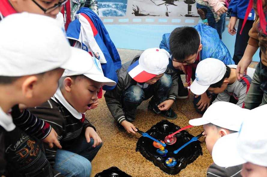 Robot nhảy TOSY sẽ đem đến một cách tiếp cận thông tin mới lạ cho thiếu nhi Việt Nam trong việc tìm hiểu kiến thức cơ bản về vật lý, toán học...