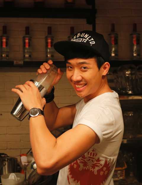 Trấn Thành trai cong